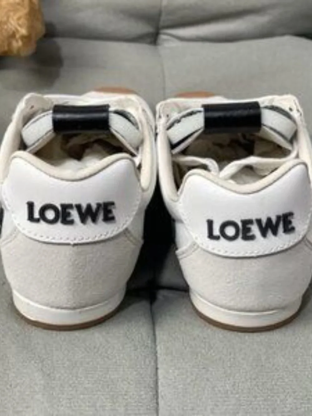 LOEWE Black-Accent White Classic Sneakers - Picture 5 of 5